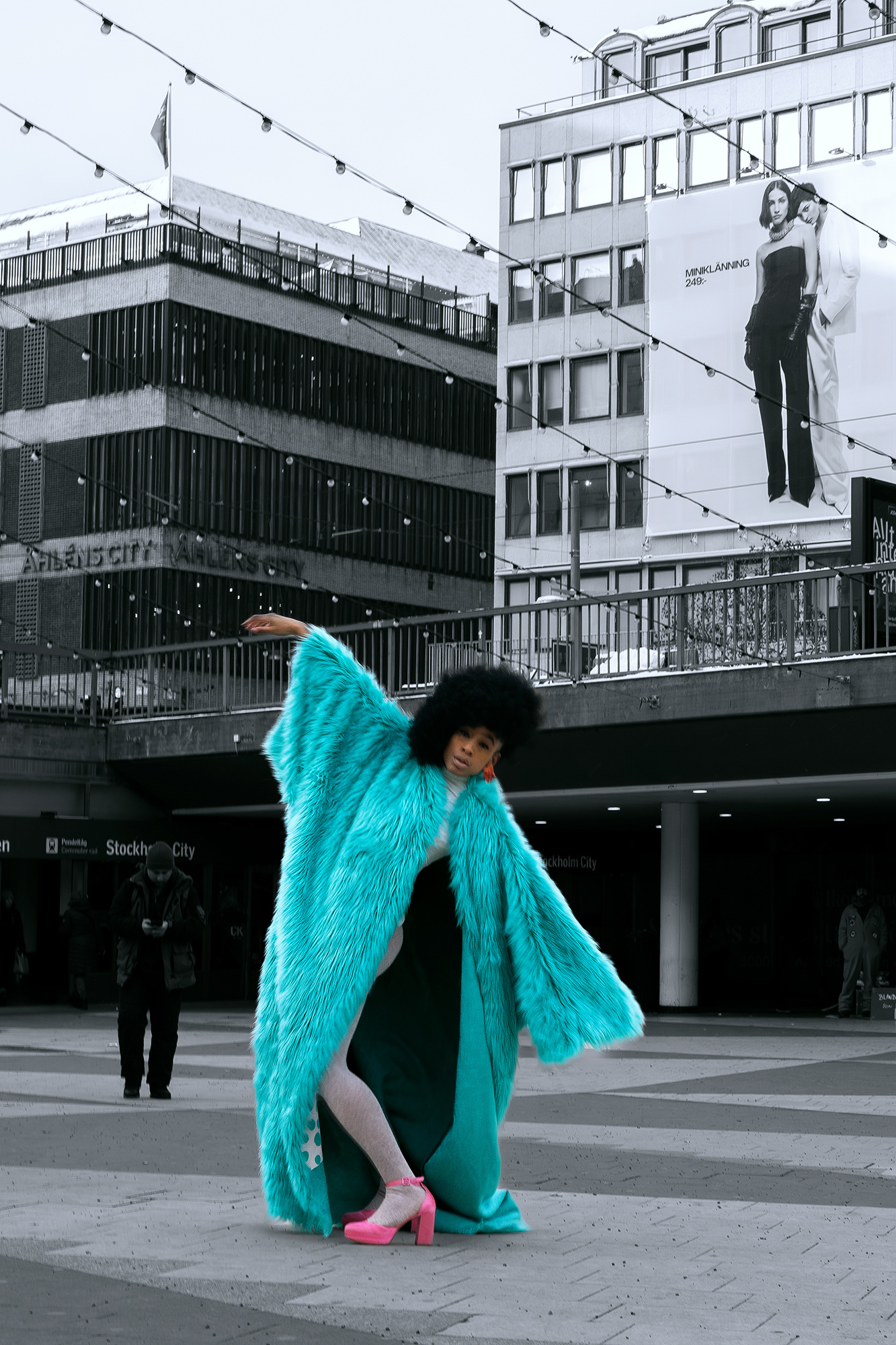 krullmag, turquoise fur coat against gray central Stockholm