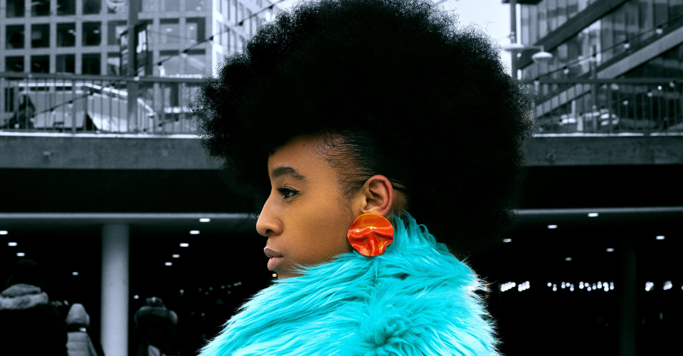 krullmag, black model coral earrings turquoise fur coat