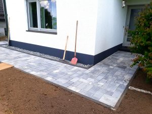 Aussenbereich_Garten_Treppe_Pflaster_Weg