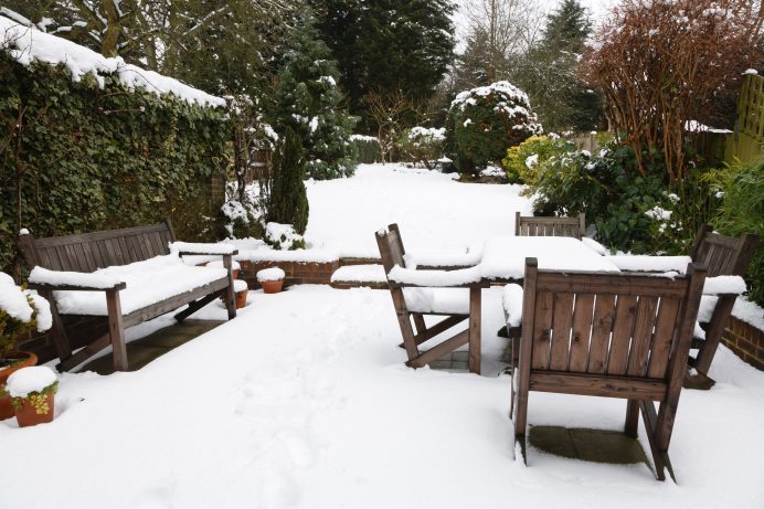 Tuinmeubelen buiten laten tijdens de winter, het kan maar komt de levensduur niet ten goede