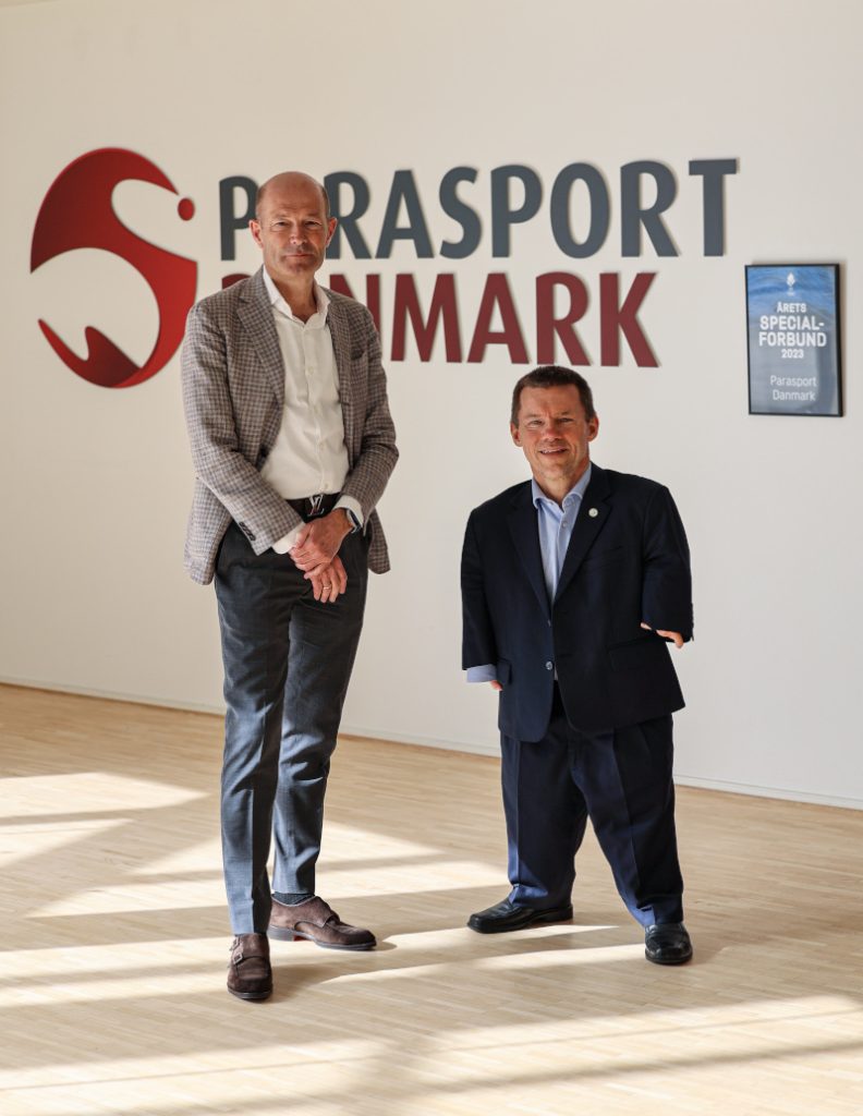 Henrik Amand Holtegaard, Administrerende Direktør KV FONDEN 
og John Petersson, Formand Parasport Danmark
Foto Anders Kjærbye