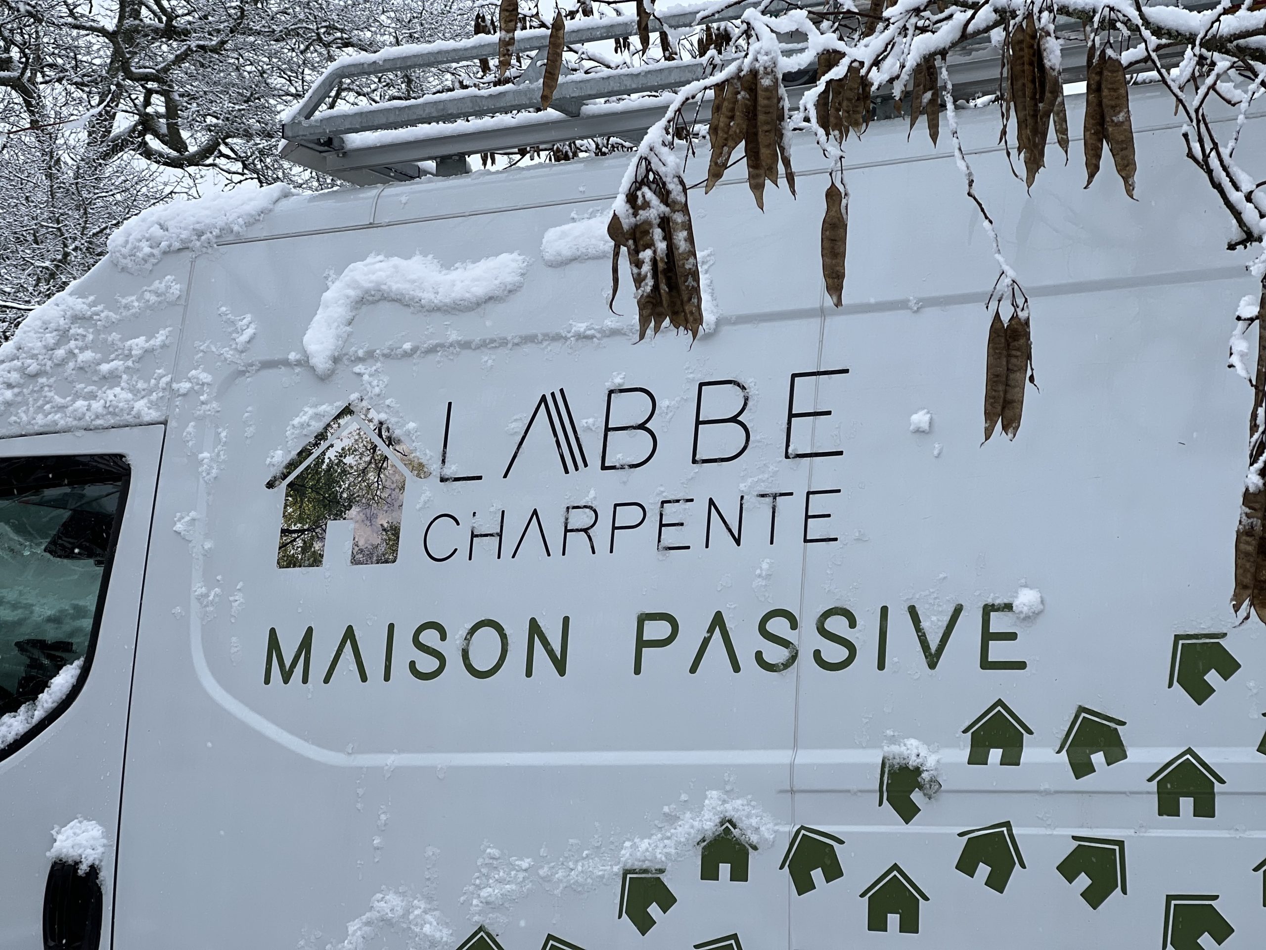 Labbe charpente sous la neige