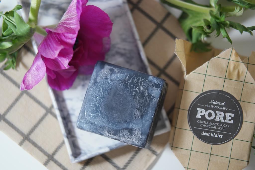 Koreansk hudpleie – Klairs Gentle Black Sugar Charcoal Soap