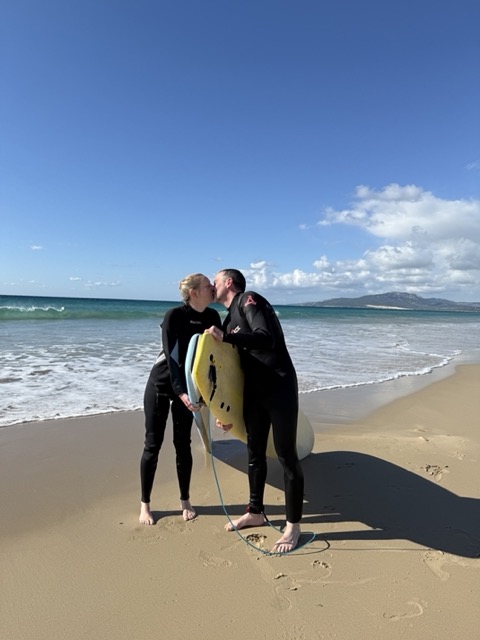 dia d elos enemosrados surf en tarifa
