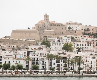 ibiza ist immer eine reise wert. Sommer auf Ibiza und party in der sonne