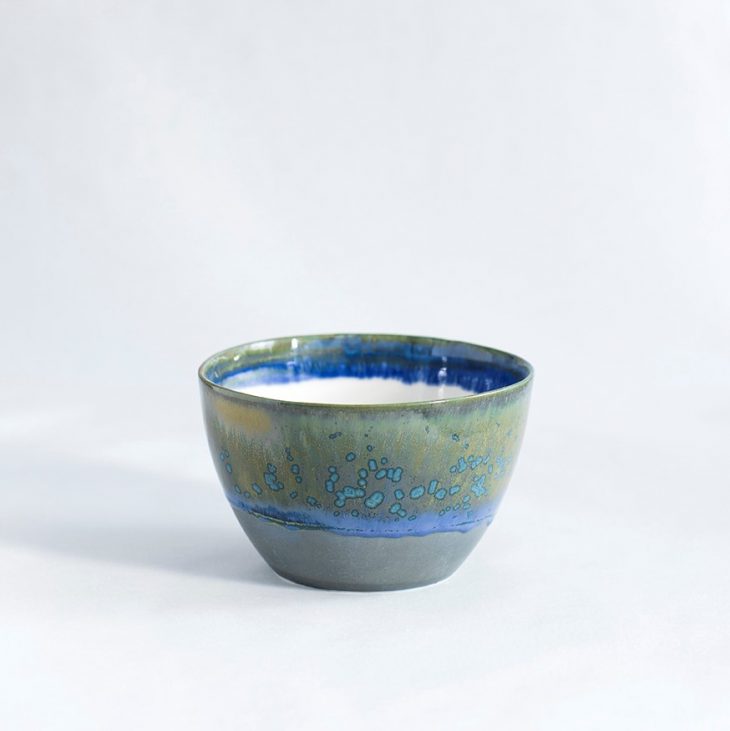 Håndlavet skål i farven grå blå keramik porcelæn interiør København Lena Pedersen