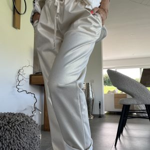 Italie no 16 Pantalon Beige Doré
➡️ 44