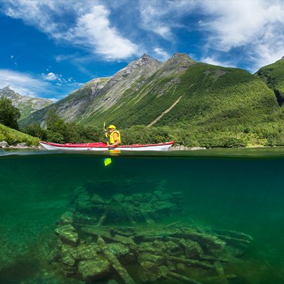 Paddla kajak på Island.