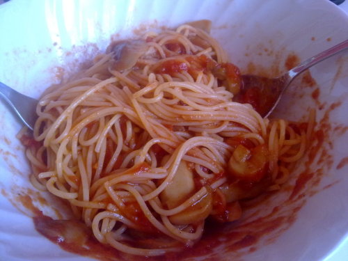 Spaghetti mit Tomate-Pilz