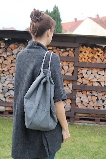 Outfit Poncho Rucksack