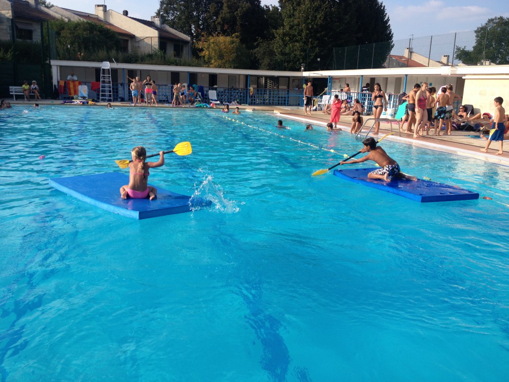 La piscine privée, bassin 50 mètres, pataugeoire avec plage cloturée, chauffés, ouverture mi-mai à mi-septembre