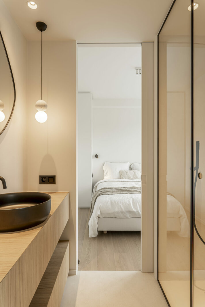 Interior Design by Chrisma, named Kismet. Lighting provided by David Pompa. Design furniture with new aspects of craftmanship and materiality. Lighting in the bathroom called Origo