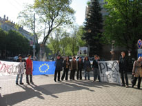 Ensuring freedom of assembly for LGBT people in Moldova and Ukraine