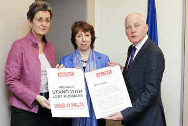 Catherine Ashton and MEPs receive petition on freedom of speech in Russia