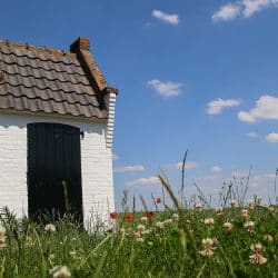 Witte pomphuisje gemaal hoofdweg oost Nieuw-Vennep