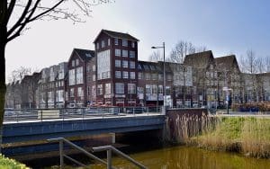 Nieuw-Vennep centrum De Symfonie vanaf de Hoofdweg