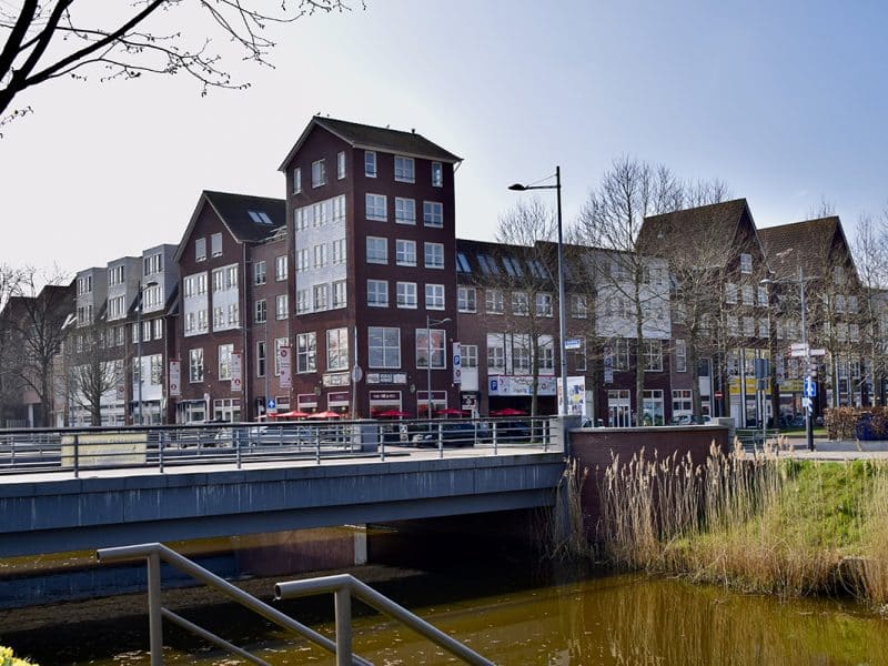 Nieuw-Vennep centrum De Symfonie vanaf de Hoofdweg