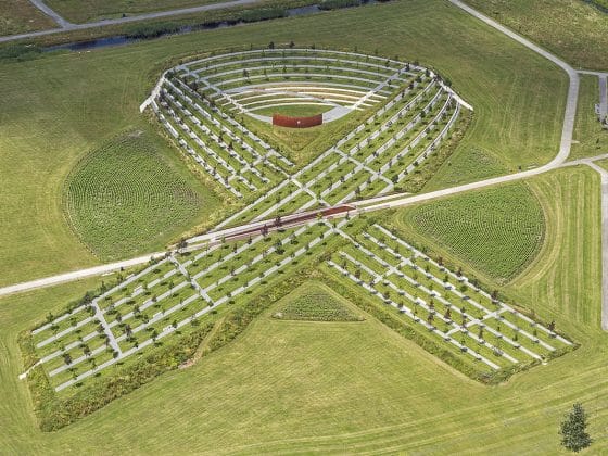 VIJFHUIZEN nationaal MONUMENT MH17