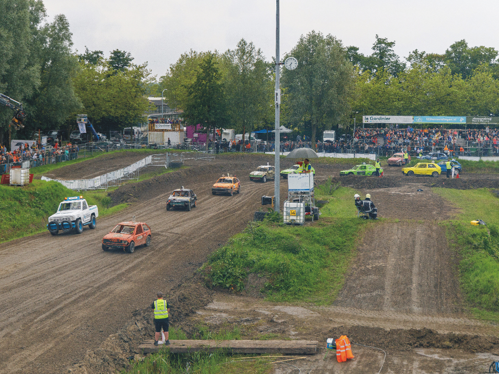 Modder en motoren bij Autocross Haarlemmermeer 2026 - Liefs uit ...