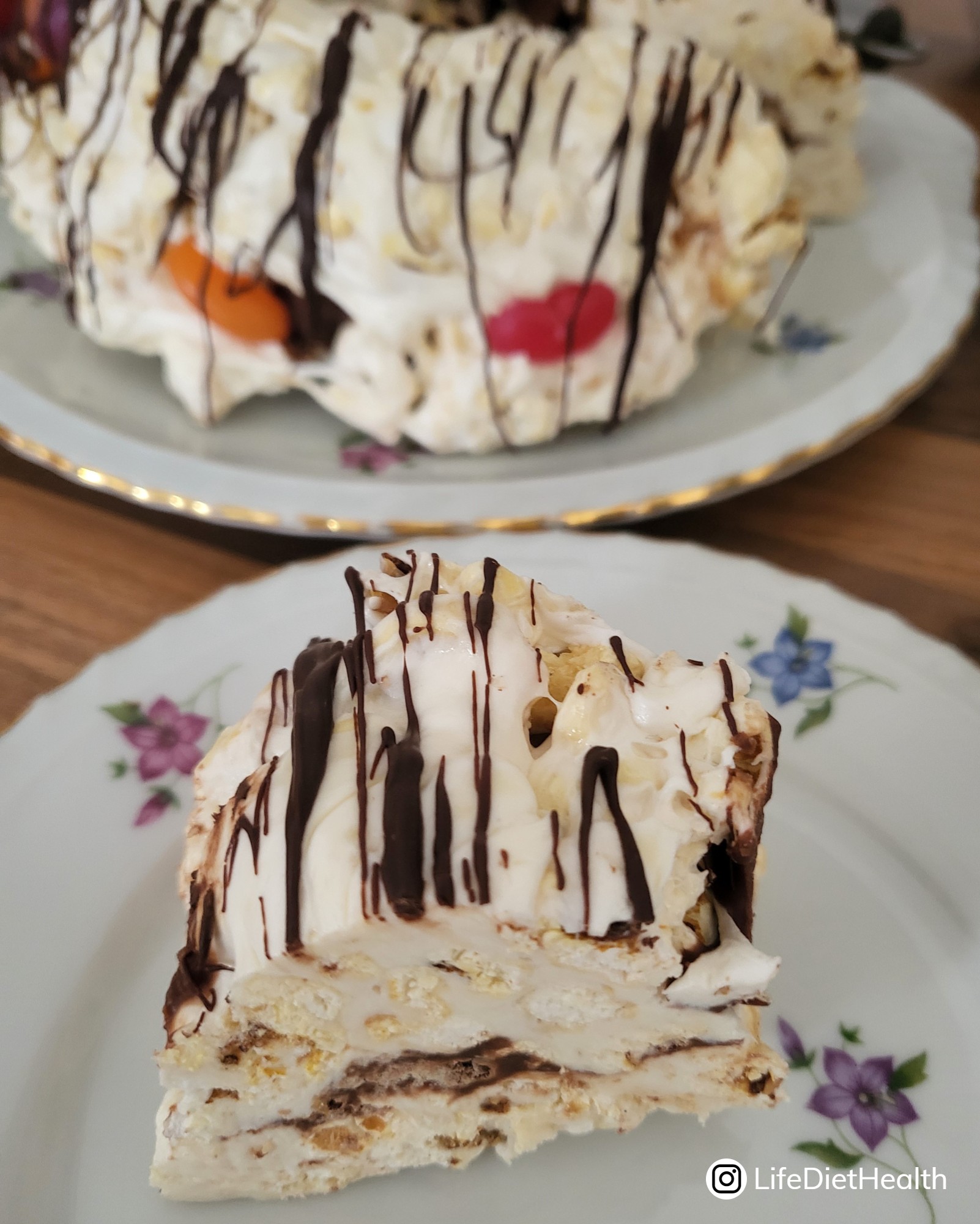 Popcorn cake