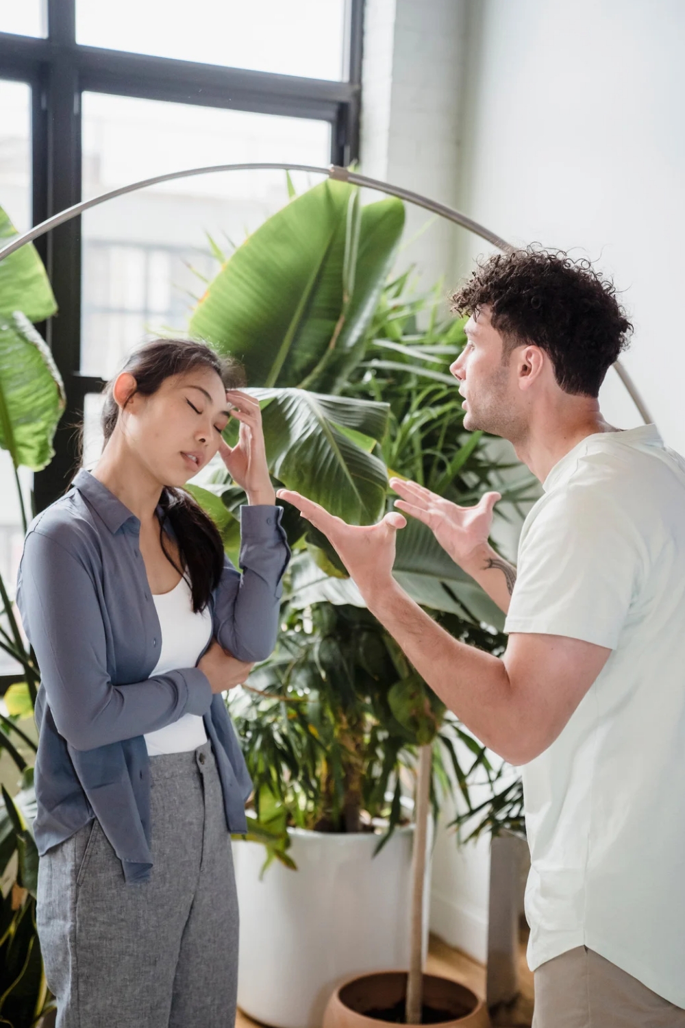 Signs Your Boyfriend Is Jealous Of Your Looks