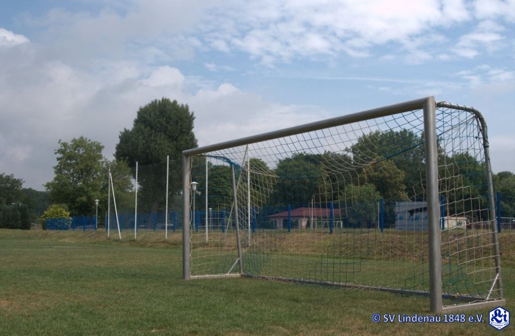 Sportplatz-6-Spielfeld-2-mit-Tor-1024x675