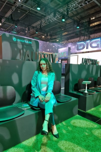 April 2022 – Promo modelhostess for company “Digitain” at the Ice Gaming Exhibition at the Excel Centre – Photographer Irina Strimbanu @irinastrimbanu (3)