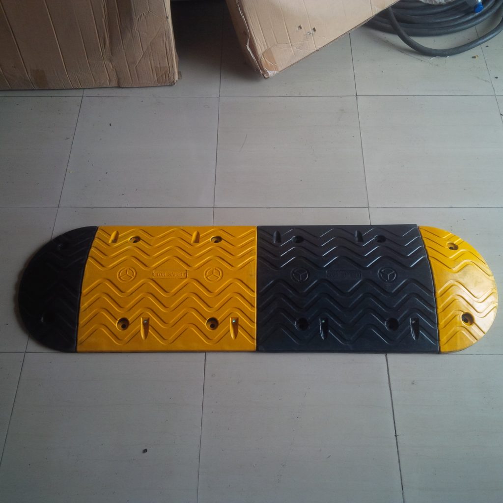 Rubber Speed Bump ES-B05 (70mm) – etonsafety.com