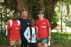 04-Melvine mit ihrem Bruder Solomon zu Gast in Mombasa