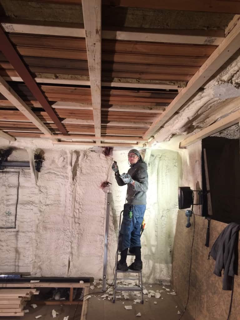 Removing some foam to be able to continue with the ceiling