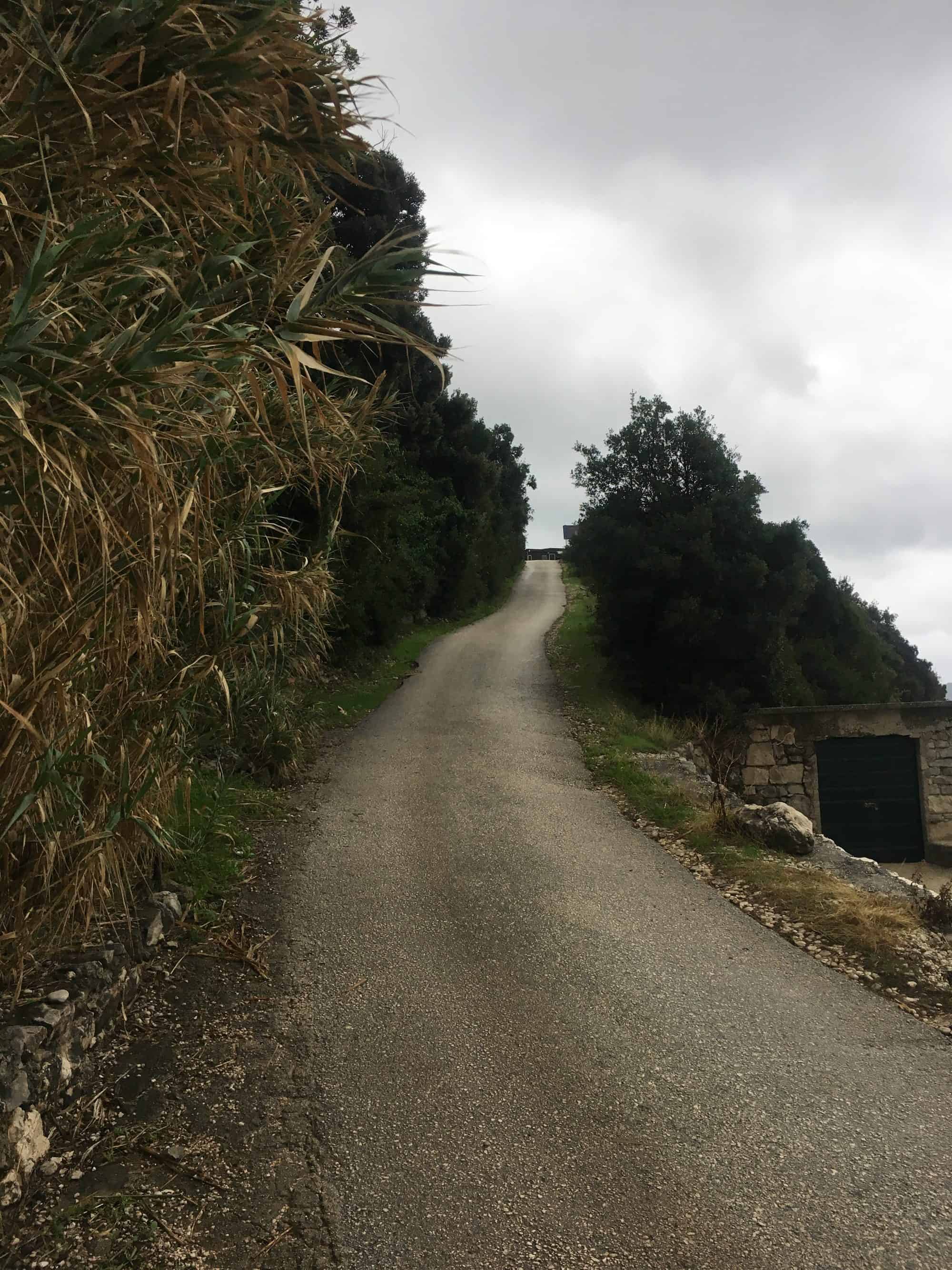 The steep road from the beach. You can barley see Snigel at the top