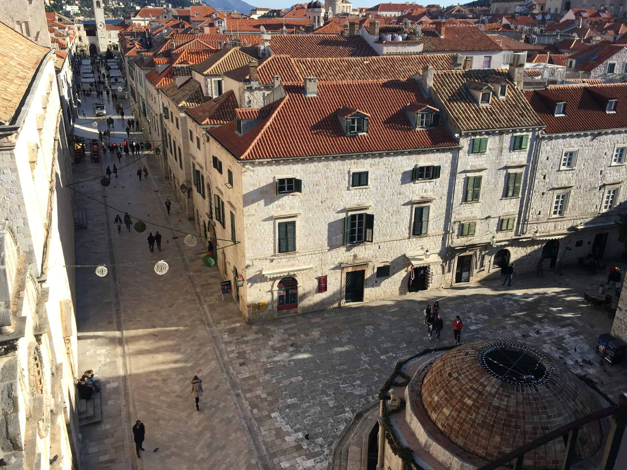 Stradun and the fountain to the right