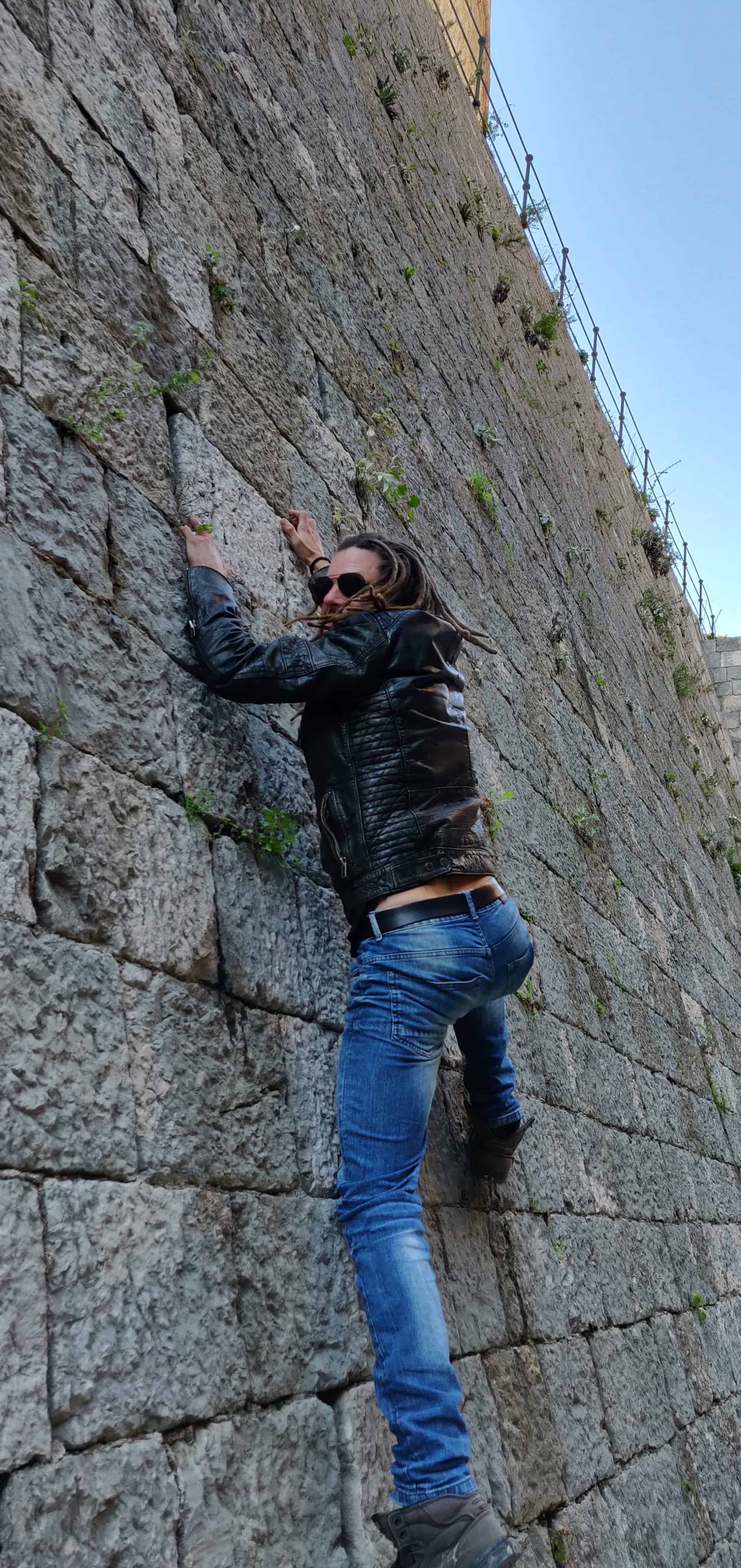 Mike is climbing on the city wall