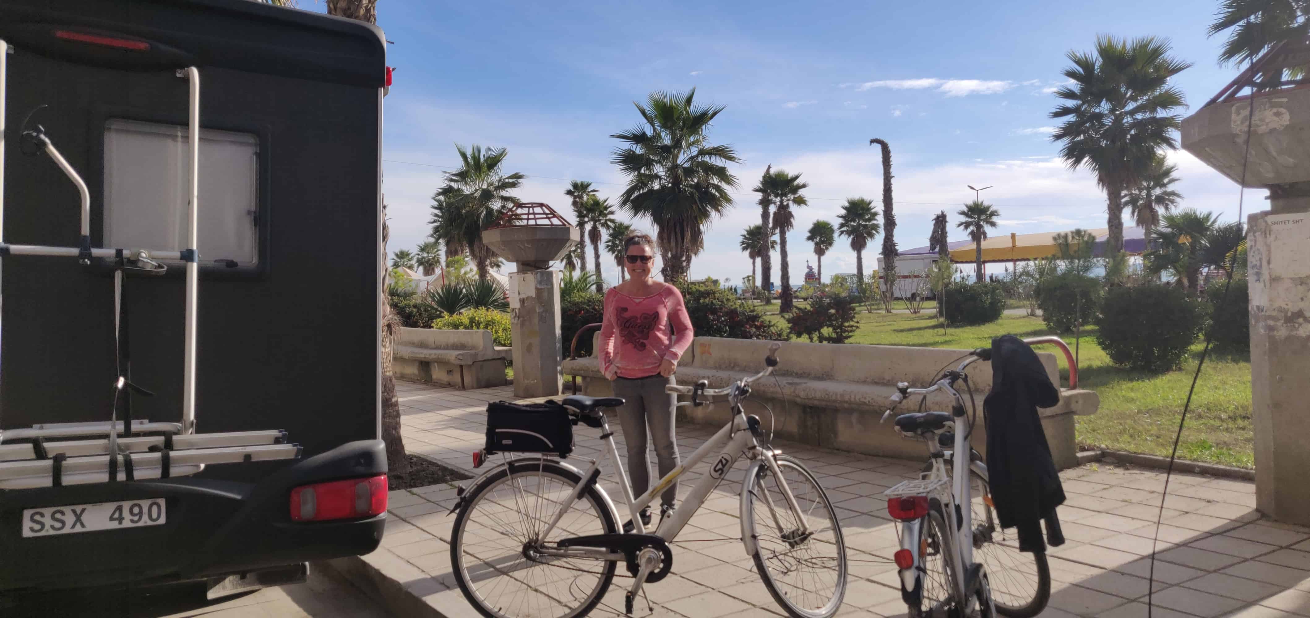 We parked close to the beach promenad and took the bikes to see a bit of Durrës