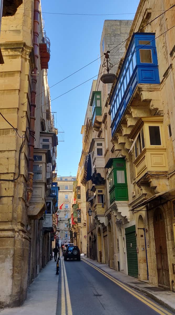 The famous balconies in different colours on the walls