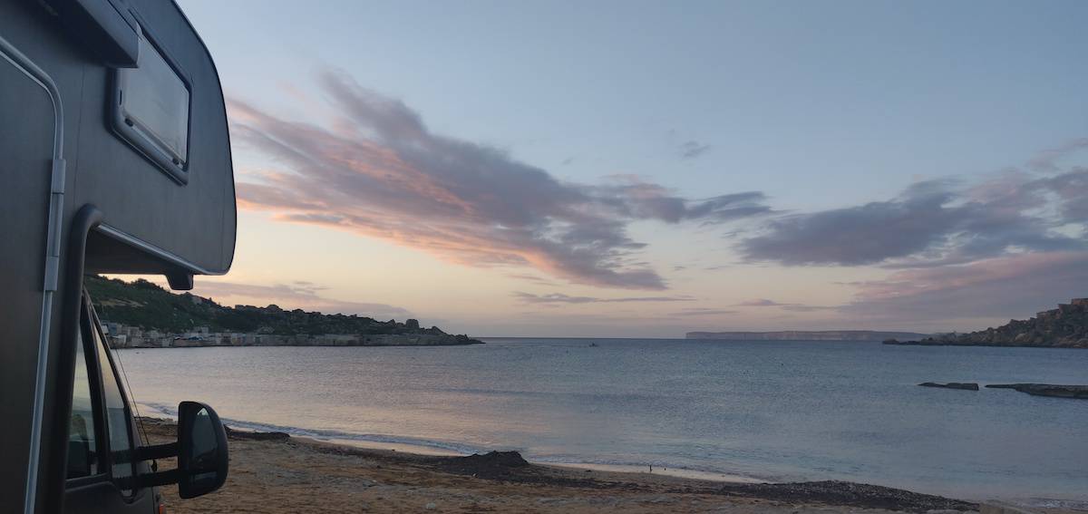 Gnejna bay at sunset