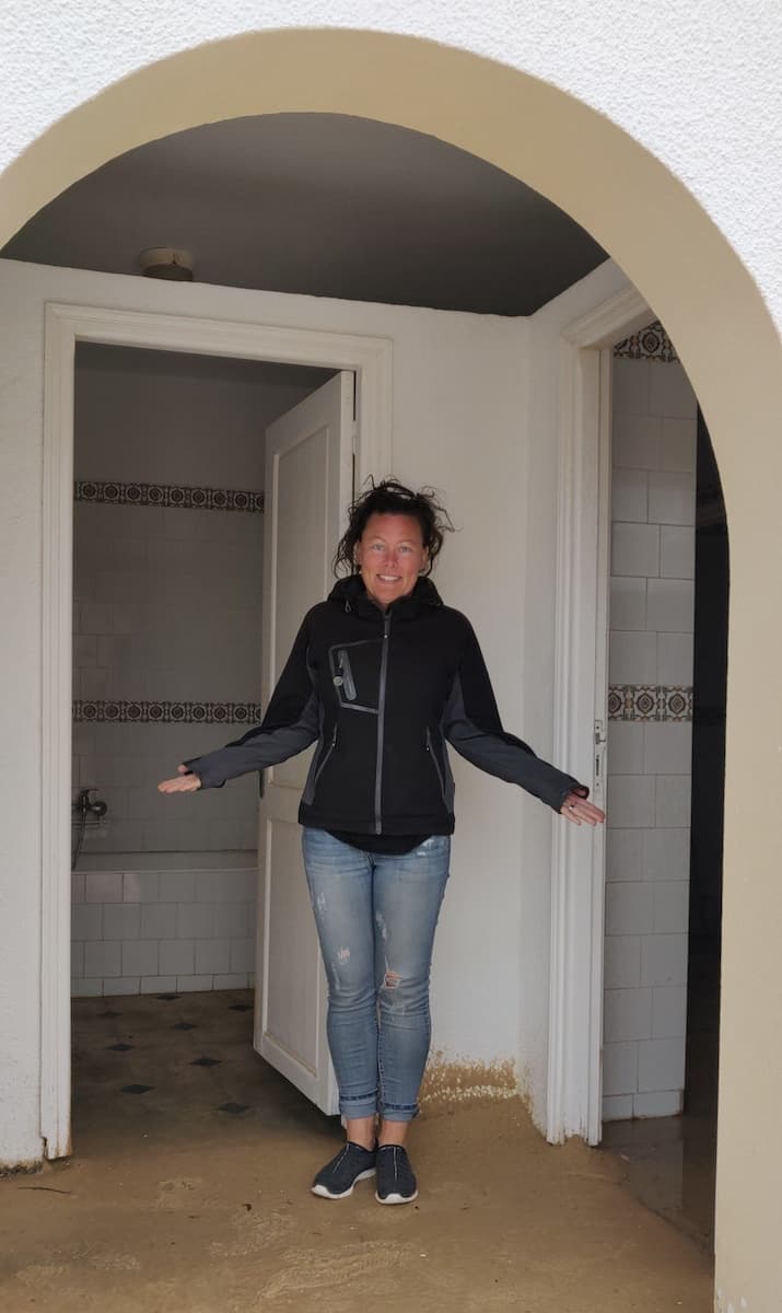 You can't see the broken tub and shower, but you can see the sand everywhere and water leaking from the toilet to the right