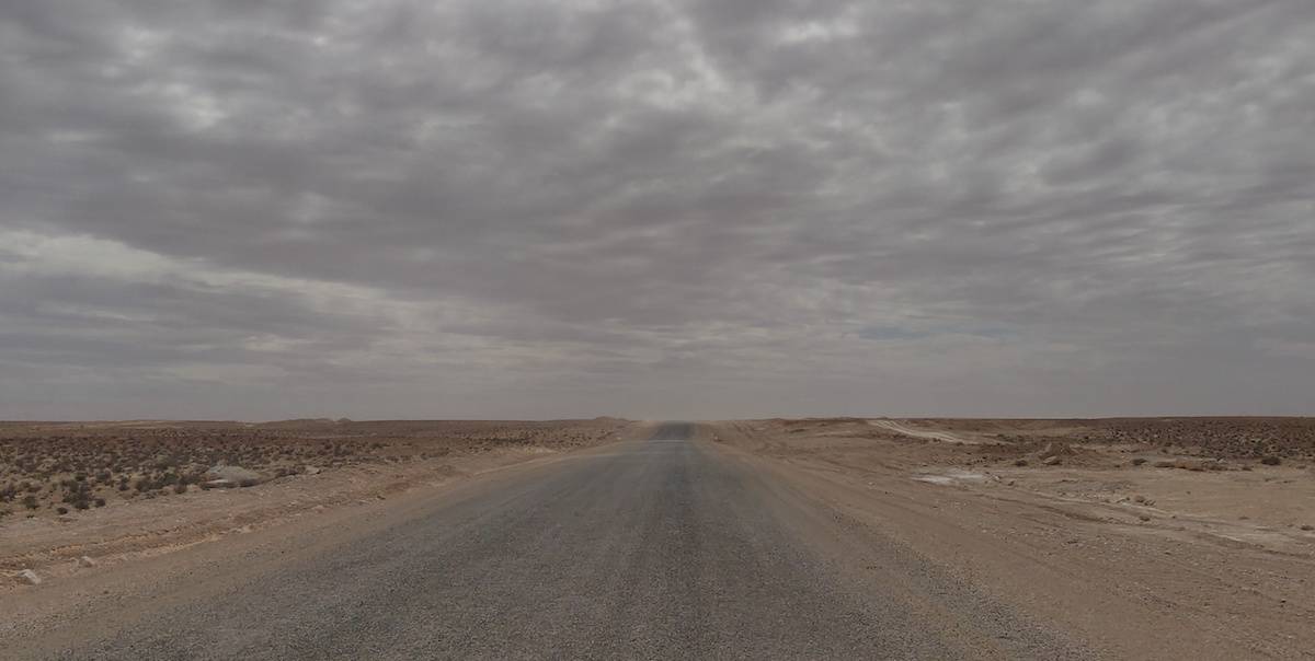 The sandy road to Ksar Guilane