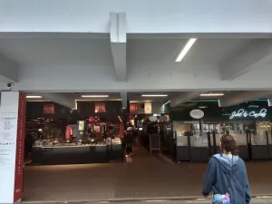 Les Halles de Lyon Paul Bocuse اجمل اماكن التسوق في فرنسا