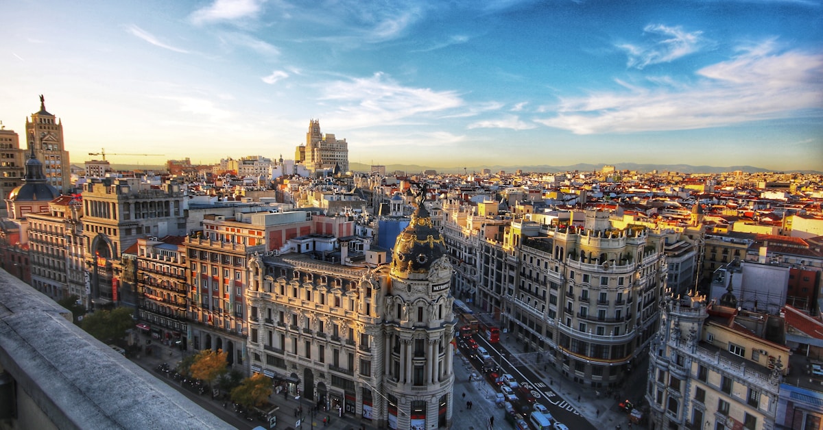 السياحة في مدريد – ساحة بويرتا ديل سول قلب العاصمة الإسبانية