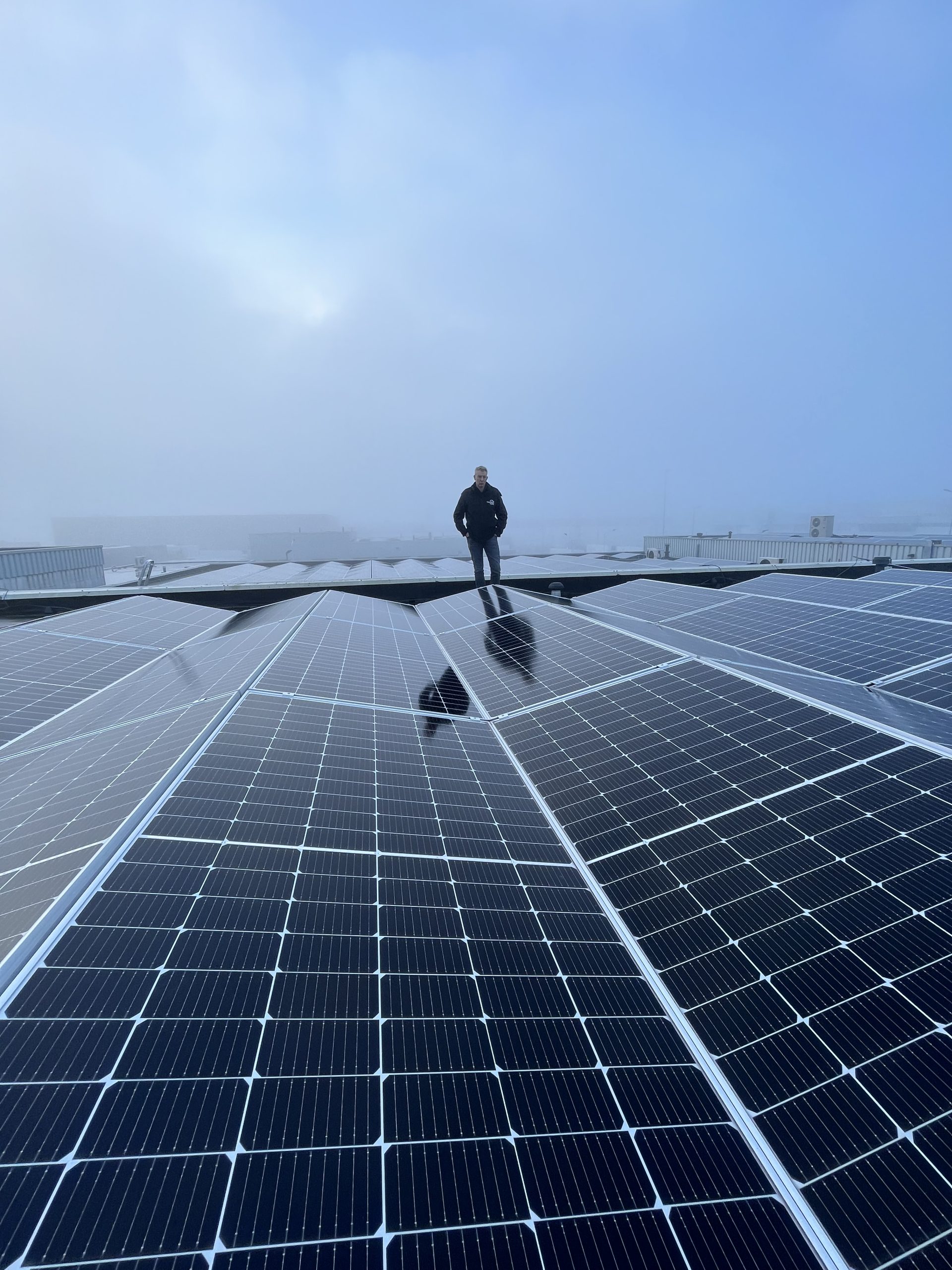 De overstap van Gebr. Van der Veekens naar elektrisch vervoer met zonnepanelen, waterstof en kleinere accu’s