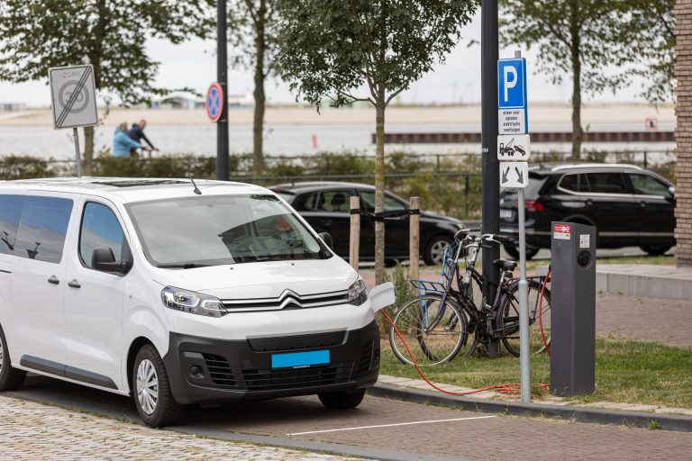 Bestelwagen opladen