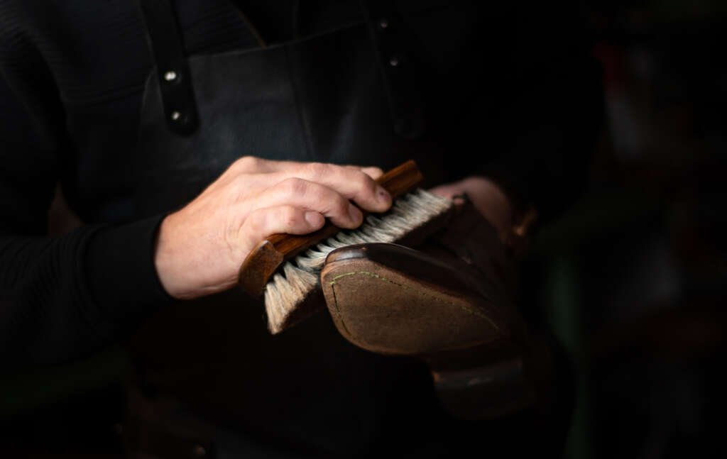 Leren-schoenen-oppoetsen-1024x647