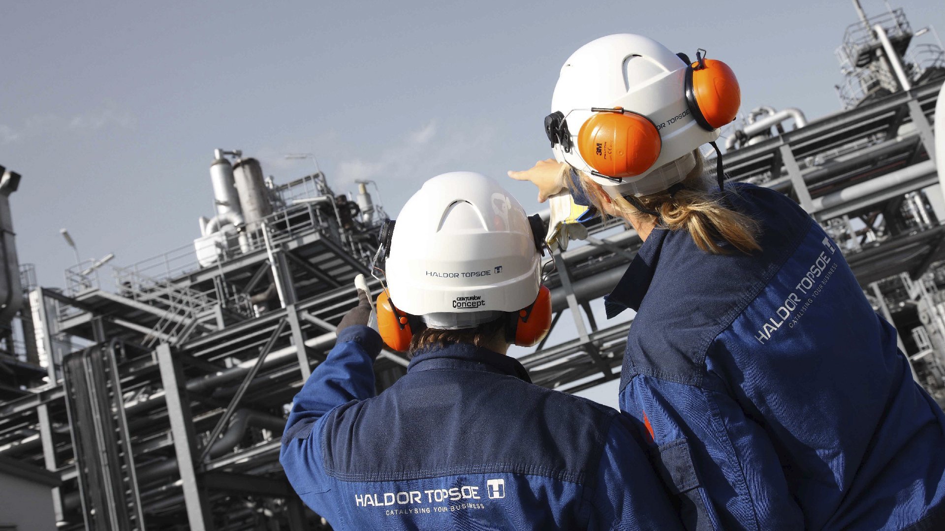 mockup of people with work gear and uniform with Haldor Topsøe logo on by LOOP Associates
