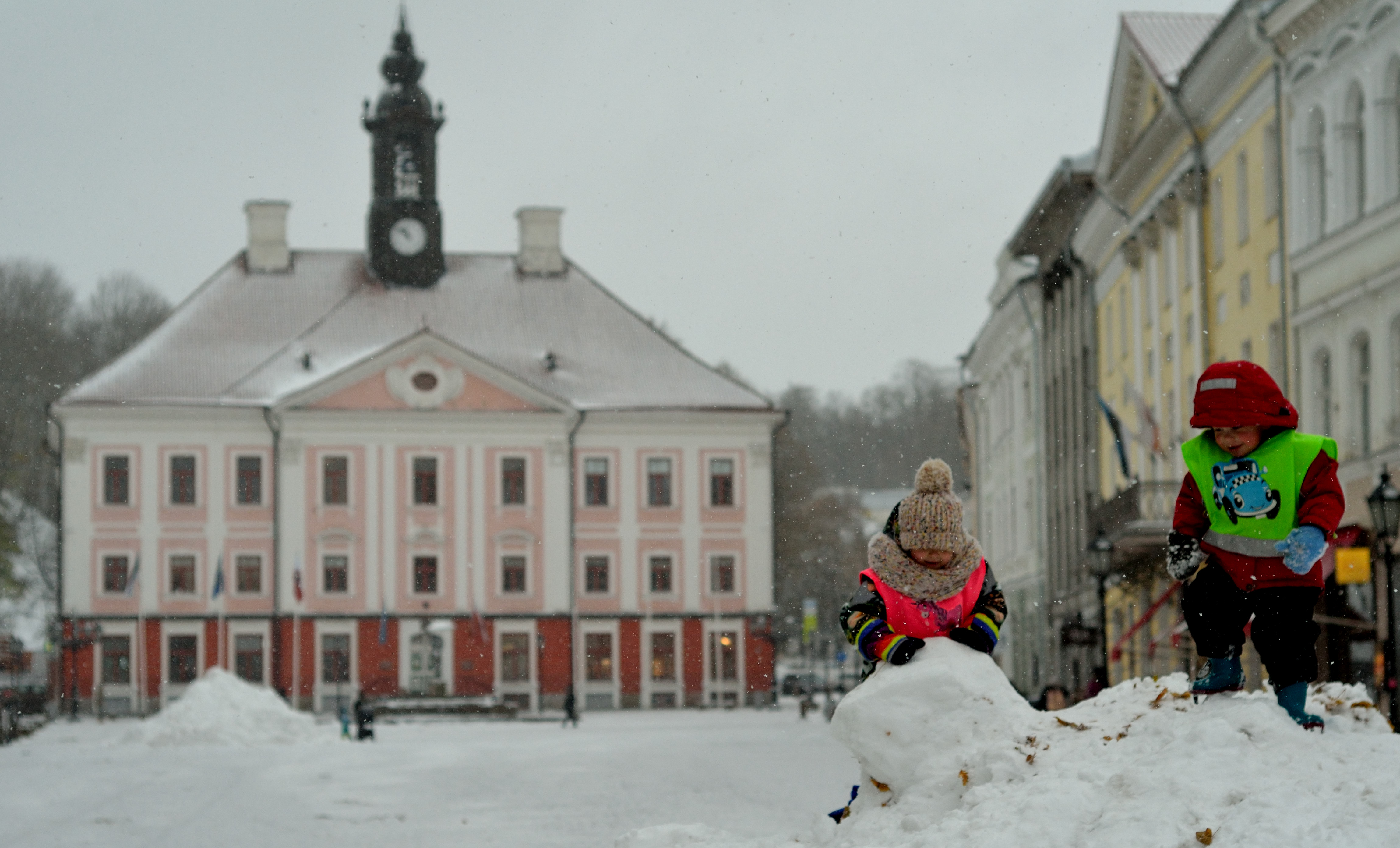 Kids playing in the Town Hall square, Tartu, 2017