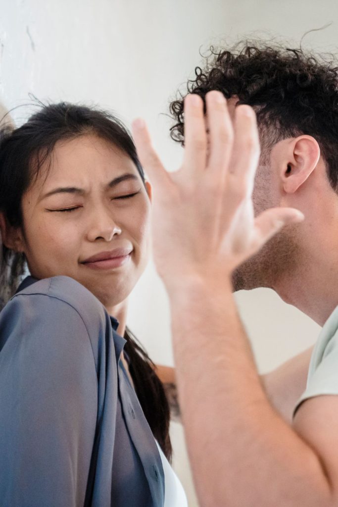 10 Signs Your Boyfriend Is Controlling Love Pavillion