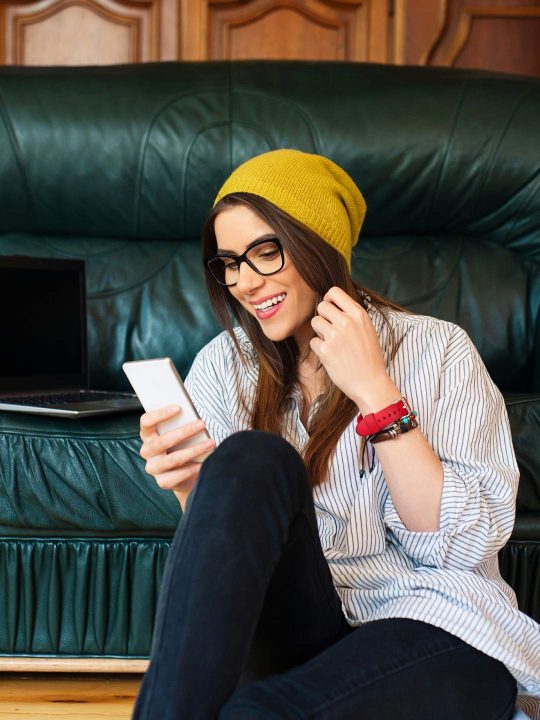7 Things A Married Woman Should Never Do On Social Media