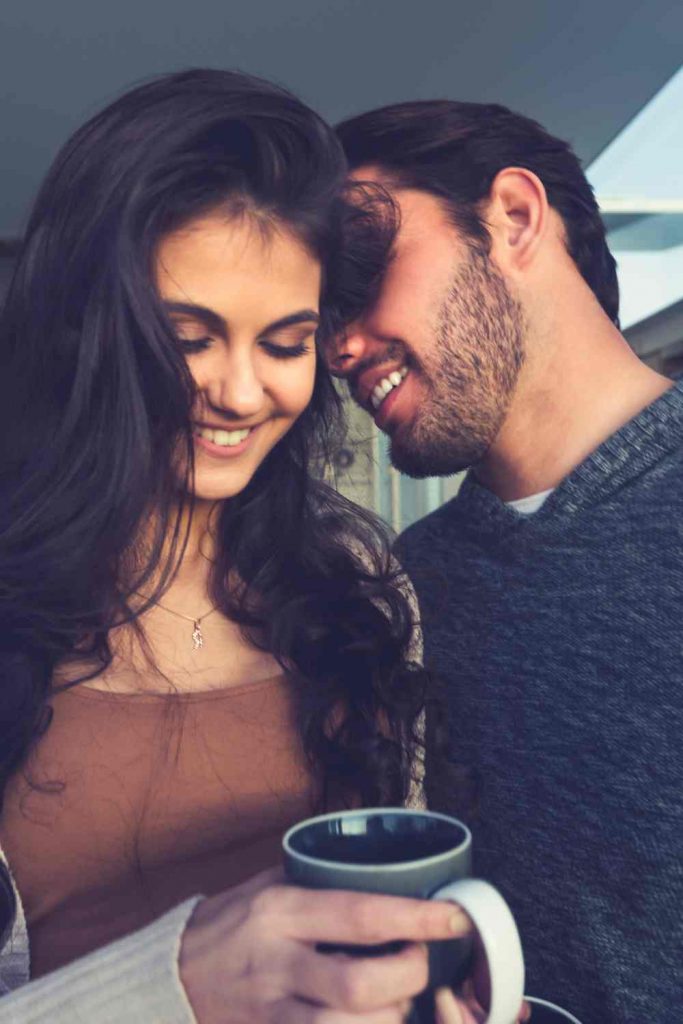 8 Unexpected Gestures Men Make That Women Absolutely Adore