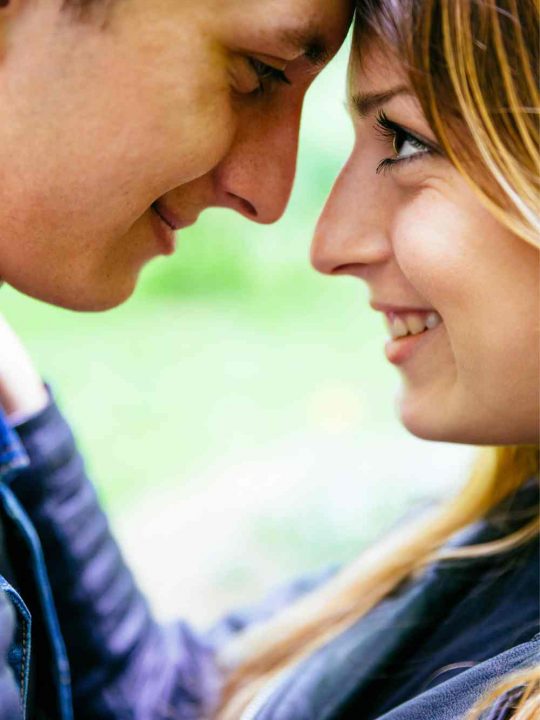 6 Really Romantic Things Guys Do Only for Women They Love