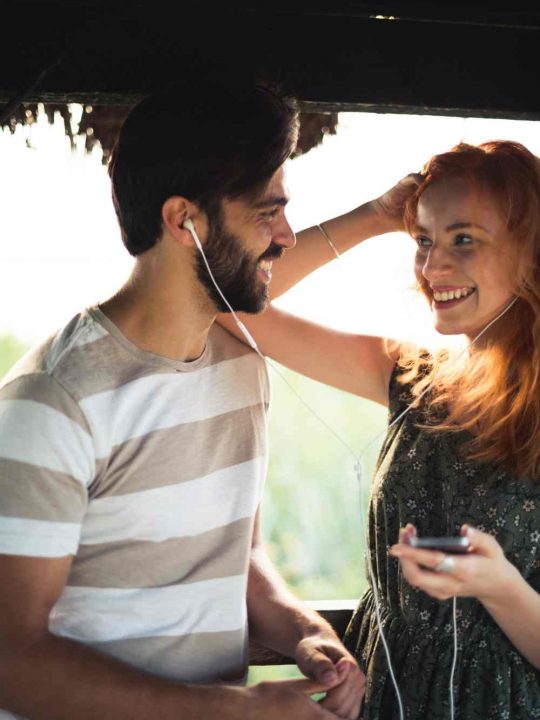 8 Unexpected Gestures Men Make That Women Absolutely Adore